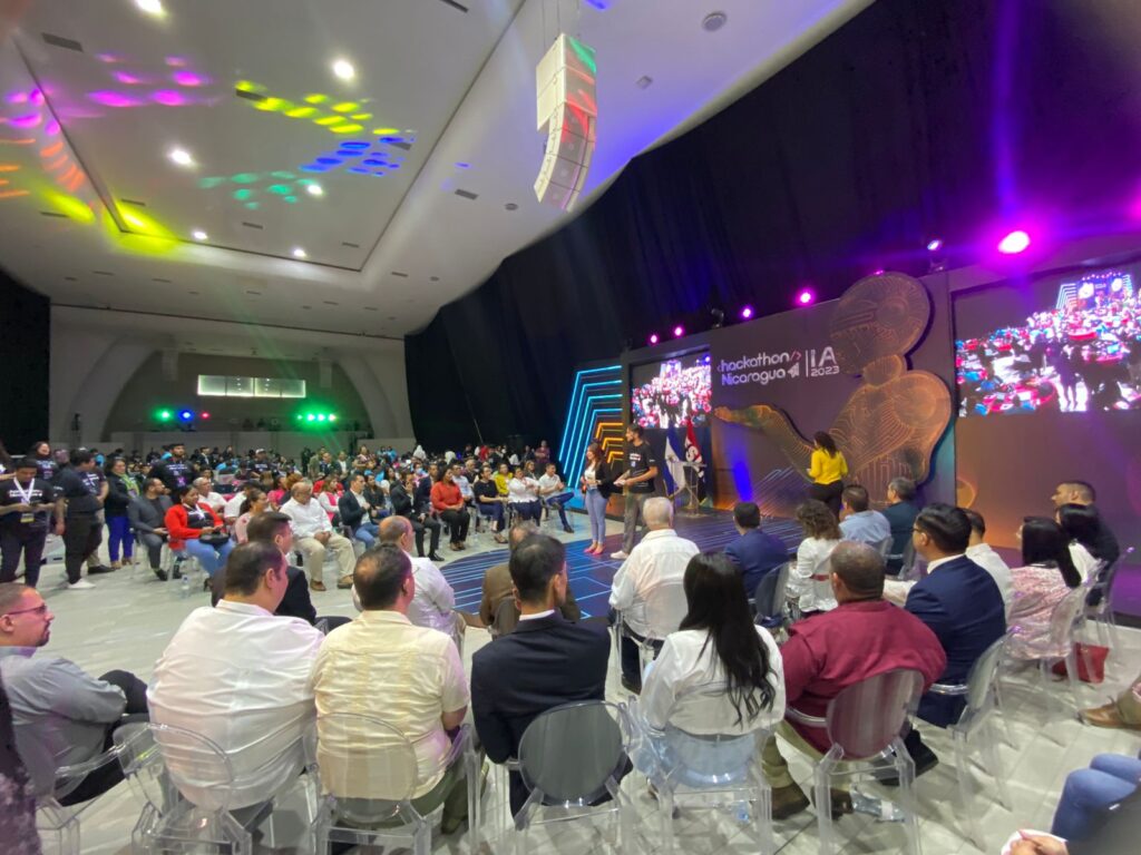 El equipo de la Universidad Abierta en Línea de Nicaragua hizo presencia en la 7ma edición del festival tecnológico más grande del país, Hackathon Nicaragua IA 2023